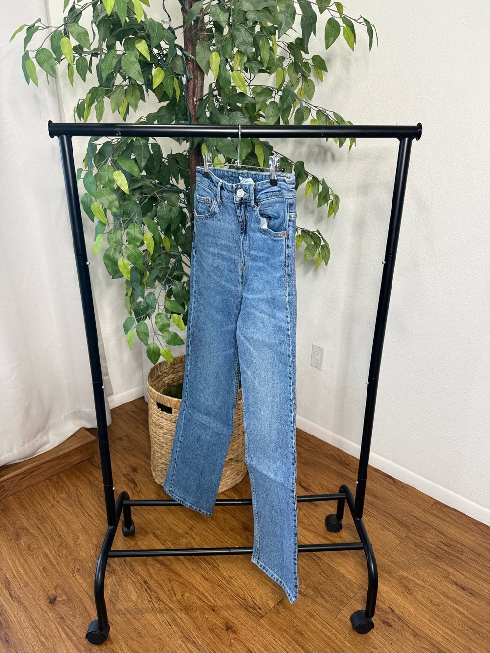 Zara Straight Leg Jeans Women’s Size US 8 Blue Wash Stretch Denim